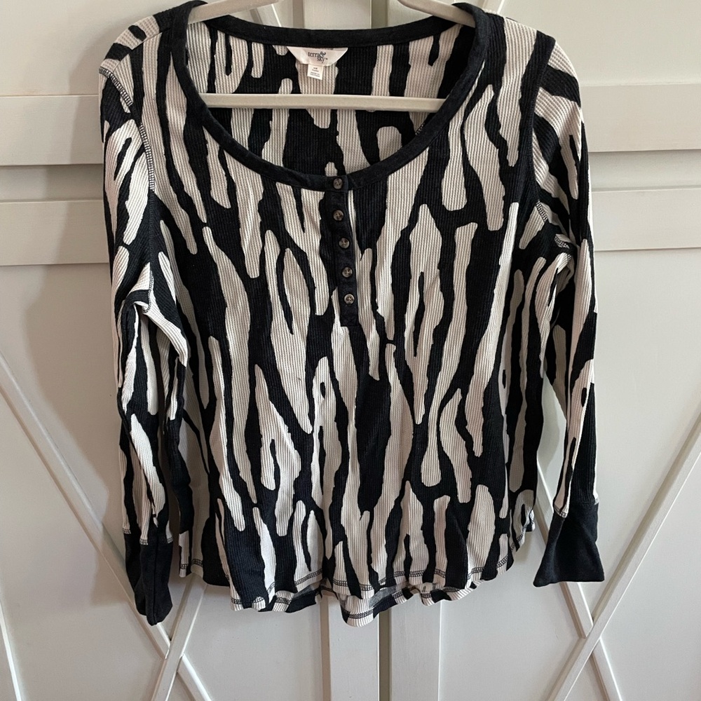 Black and White Women's Knit Cozy Long Sleeve Top